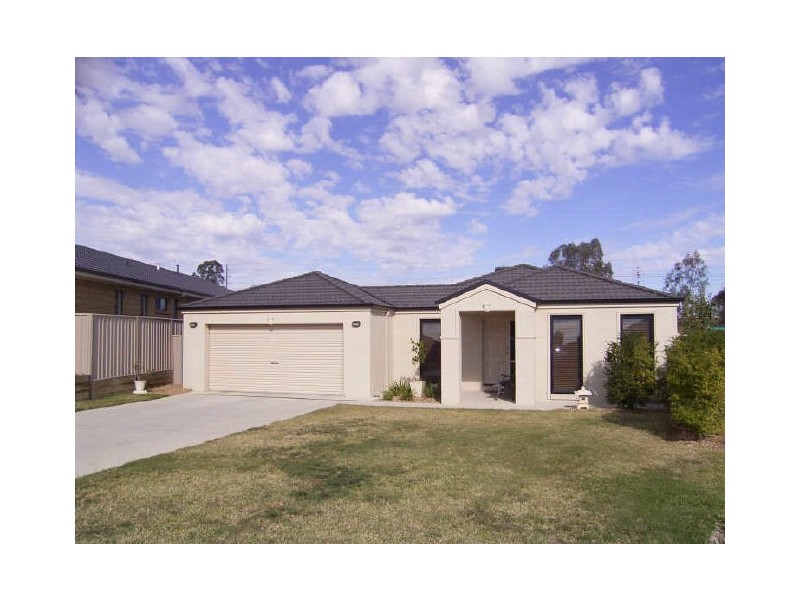 19 Cassinia Court, Thurgoona NSW 2640