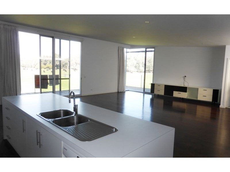 211 Doctors Point Road, Albury NSW 2640