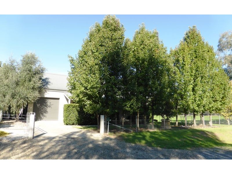 211 Doctors Point Road, Albury NSW 2640