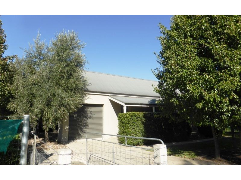 211 Doctors Point Road, Albury NSW 2640