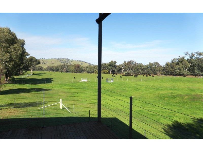 211 Doctors Point Road, Albury NSW 2640