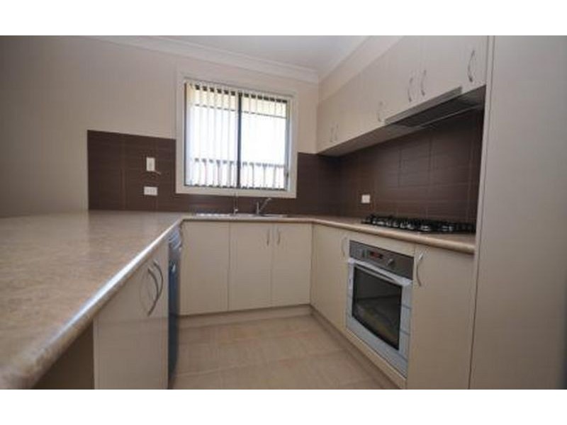 2/11 Swallow Street, Thurgoona NSW 2640