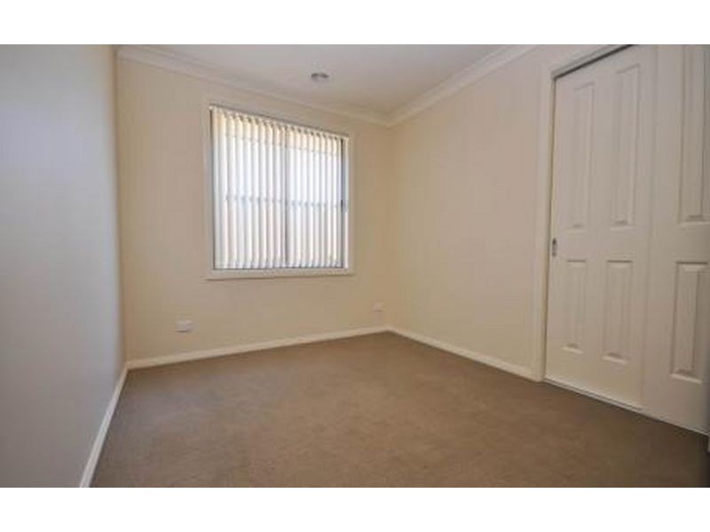 2/11 Swallow Street, Thurgoona NSW 2640