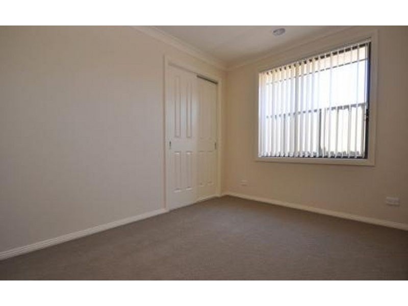 2/11 Swallow Street, Thurgoona NSW 2640