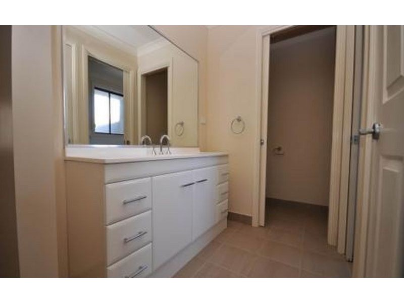 2/11 Swallow Street, Thurgoona NSW 2640