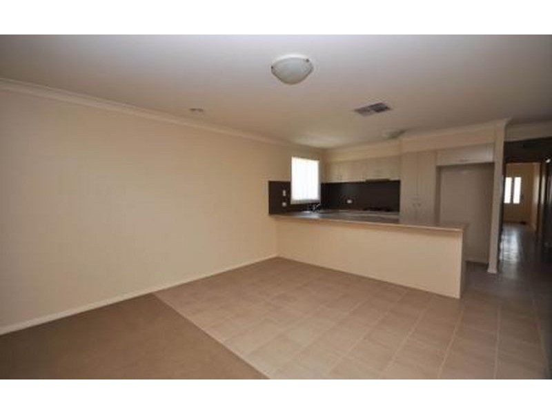 2/11 Swallow Street, Thurgoona NSW 2640