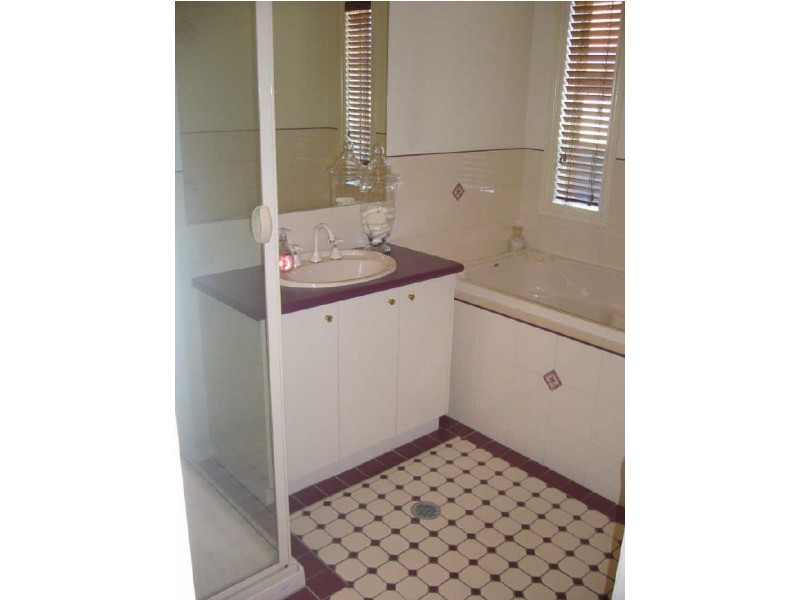 560 Daly Street, Lavington NSW 2641