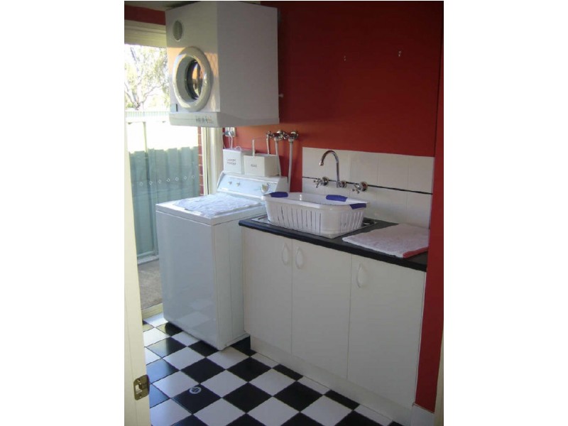 560 Daly Street, Lavington NSW 2641