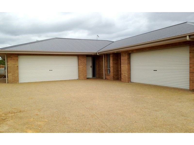 2/23 Whitton Drive, Thurgoona NSW 2640