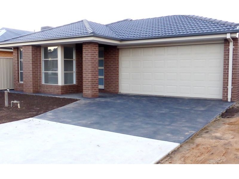 8 Mackey Street, Wodonga VIC 3690