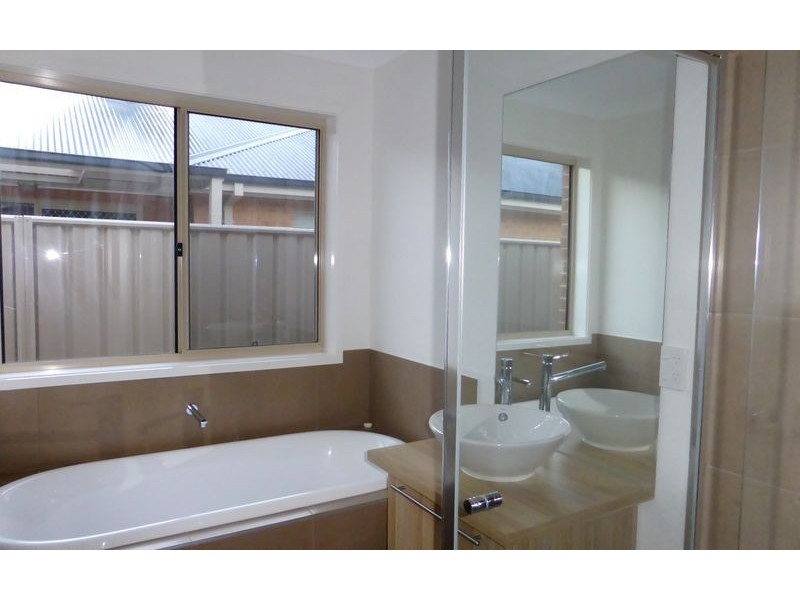 8 Mackey Street, Wodonga VIC 3690