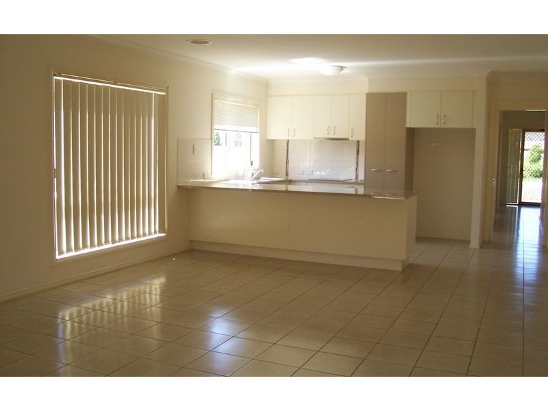 819 Centaur Road, Lavington NSW 2641