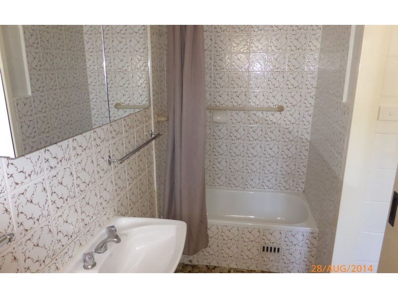 2/401 Griffith Road, Lavington NSW 2641
