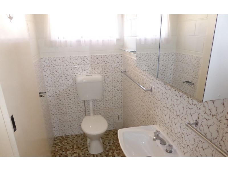 2/401 Griffith Road, Lavington NSW 2641