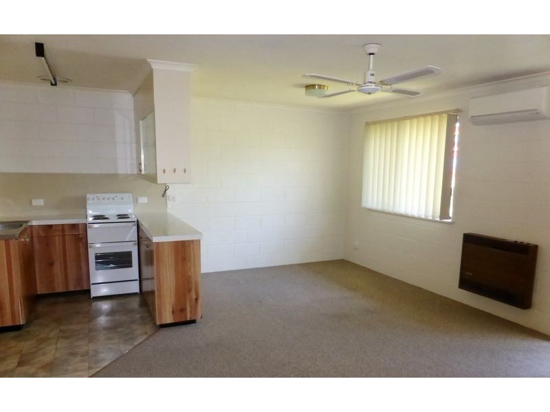 2/401 Griffith Road, Lavington NSW 2641