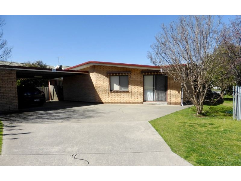 2/401 Griffith Road, Lavington NSW 2641