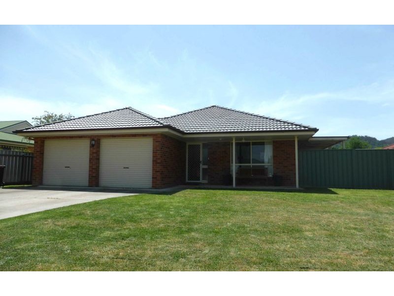 16 Rachel Court, Lavington NSW 2641