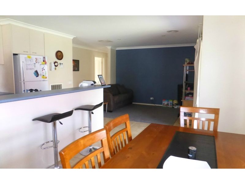 16 Rachel Court, Lavington NSW 2641