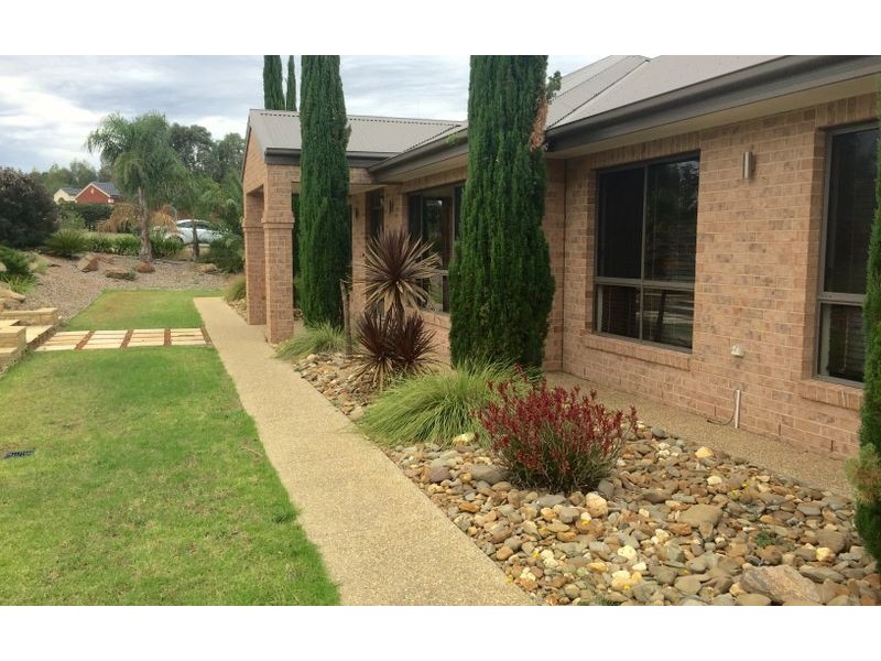 11 Vaughan Road, Thurgoona NSW 2640