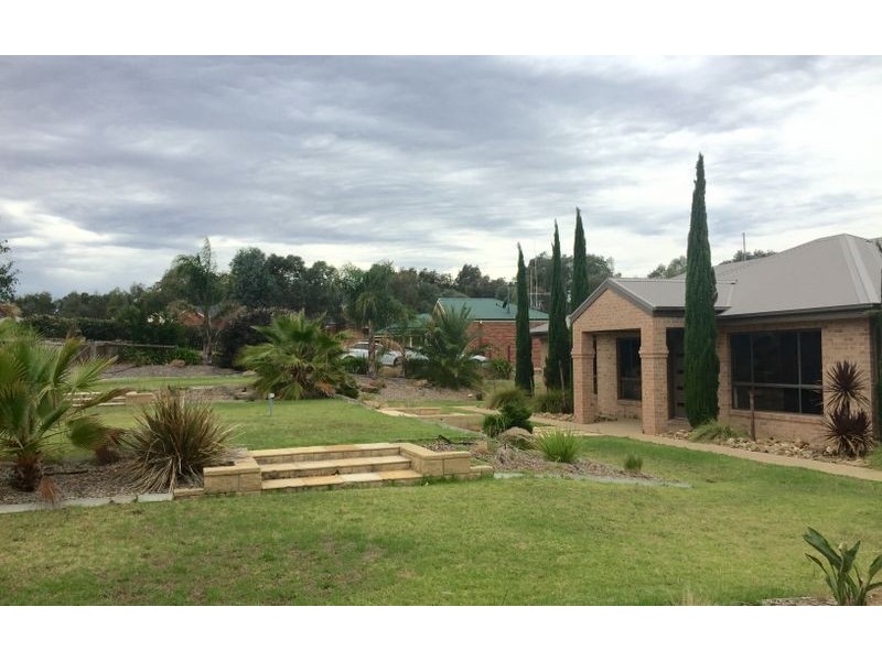 11 Vaughan Road, Thurgoona NSW 2640