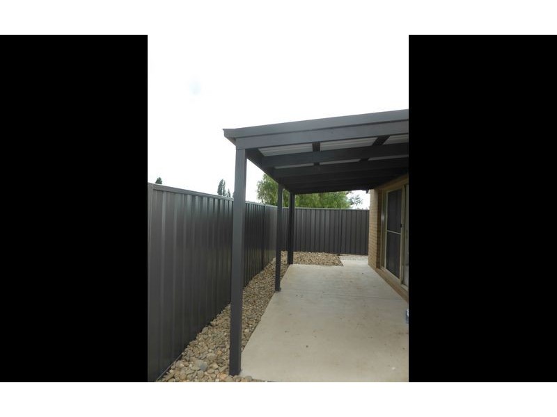 1/3 Victor Place, Lavington NSW 2641