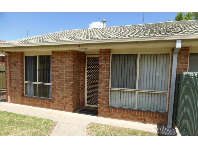 4/588 Webb Street, Lavington NSW 2641
