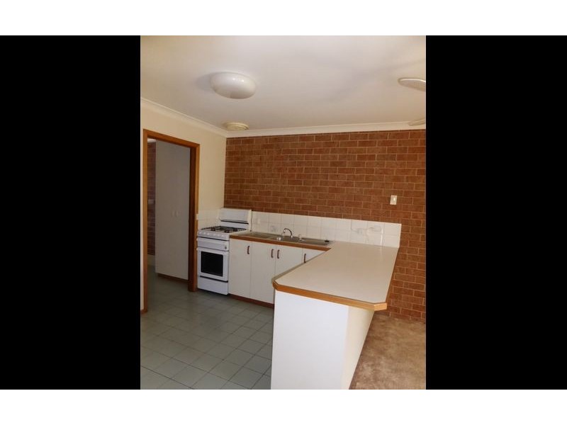 4/588 Webb Street, Lavington NSW 2641