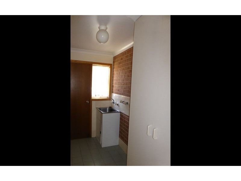 4/588 Webb Street, Lavington NSW 2641