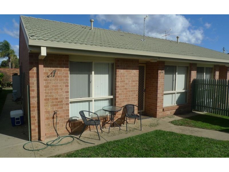 4/588 Webb Street, Lavington NSW 2641