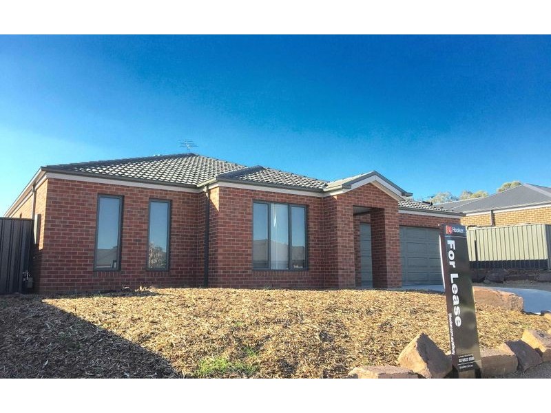 15 Pioneer Place, Thurgoona NSW 2640