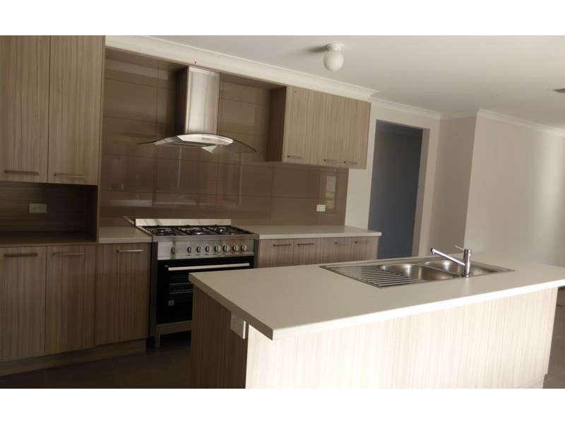 15 Pioneer Place, Thurgoona NSW 2640