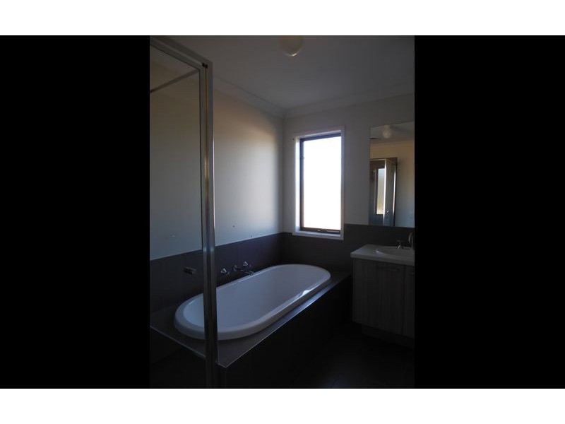 15 Pioneer Place, Thurgoona NSW 2640
