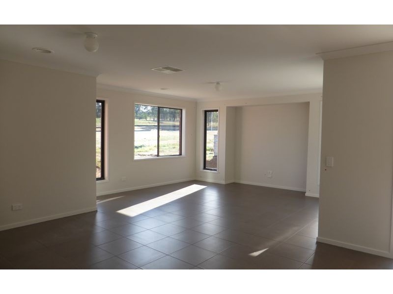 15 Pioneer Place, Thurgoona NSW 2640