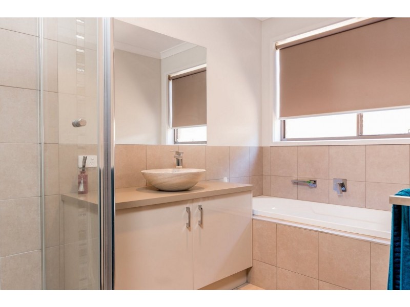 378 Elton Court, Lavington NSW 2641