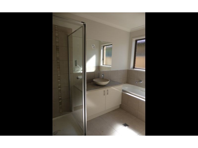 380 Elton Court, Lavington NSW 2641