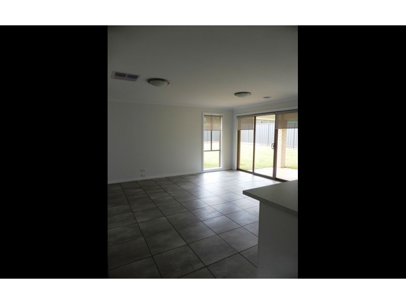 21 Pioneer Place, Thurgoona NSW 2640