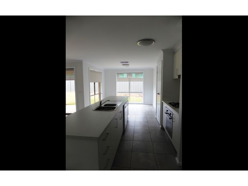 21 Pioneer Place, Thurgoona NSW 2640