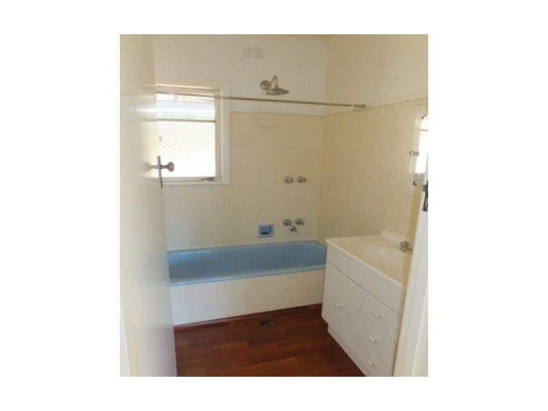 391 Dick Road, Lavington NSW 2641