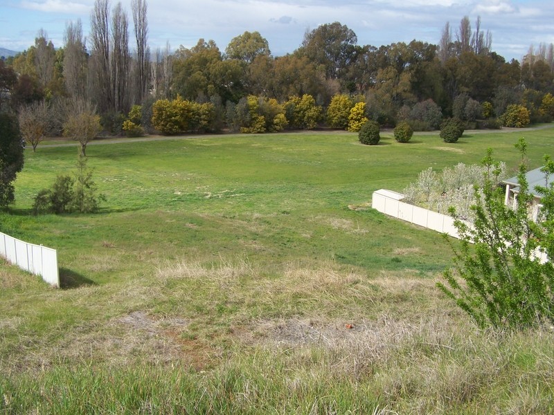 74 Michelle Avenue, Lavington NSW 2641