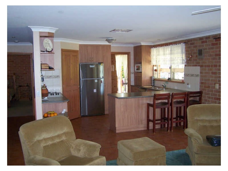 868 Pearsall Street, Lavington NSW 2641
