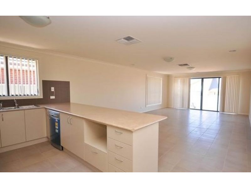 1/11 Swallow Street, Thurgoona NSW 2640
