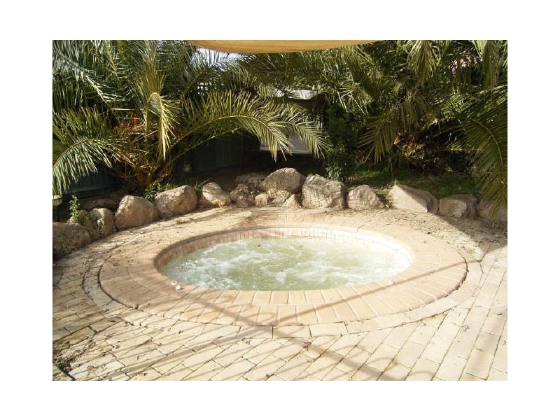 16 Brigalow Court, Thurgoona NSW 2640