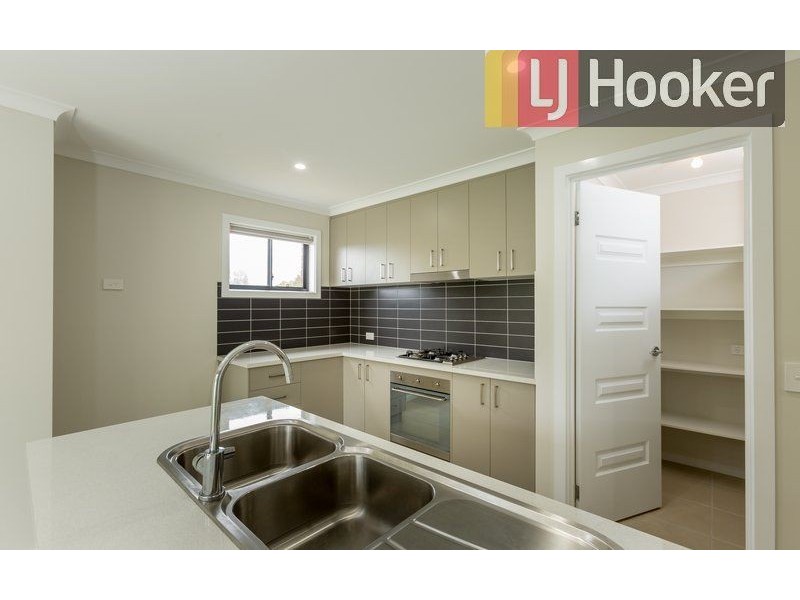 2/2 Honeysuckle Street, Thurgoona NSW 2640