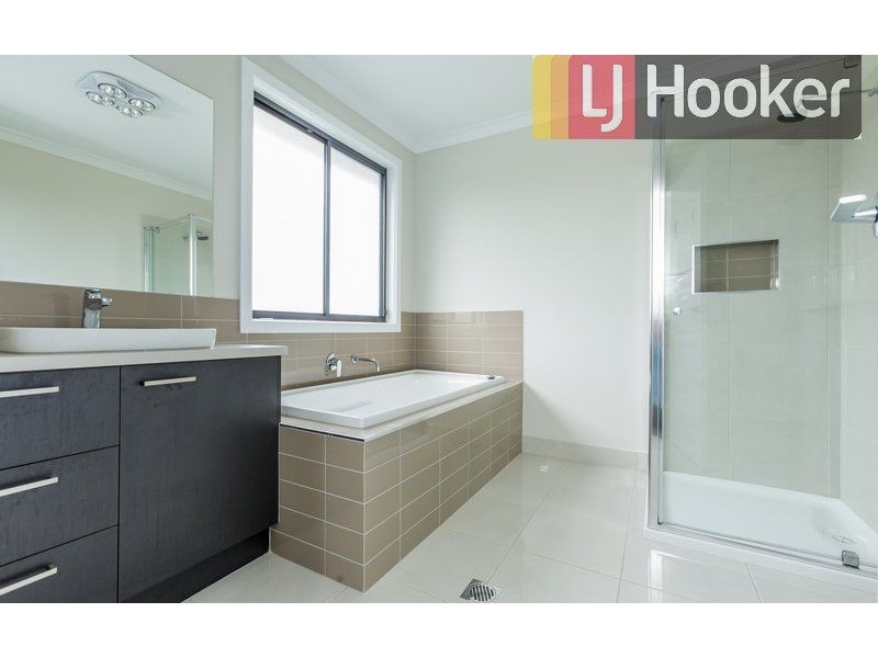 2/2 Honeysuckle Street, Thurgoona NSW 2640