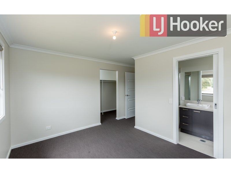 2/2 Honeysuckle Street, Thurgoona NSW 2640