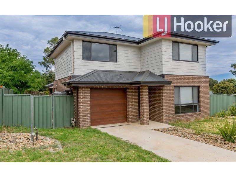2/2 Honeysuckle Street, Thurgoona NSW 2640