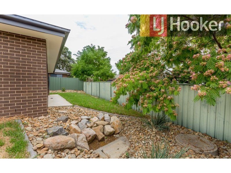 2/2 Honeysuckle Street, Thurgoona NSW 2640