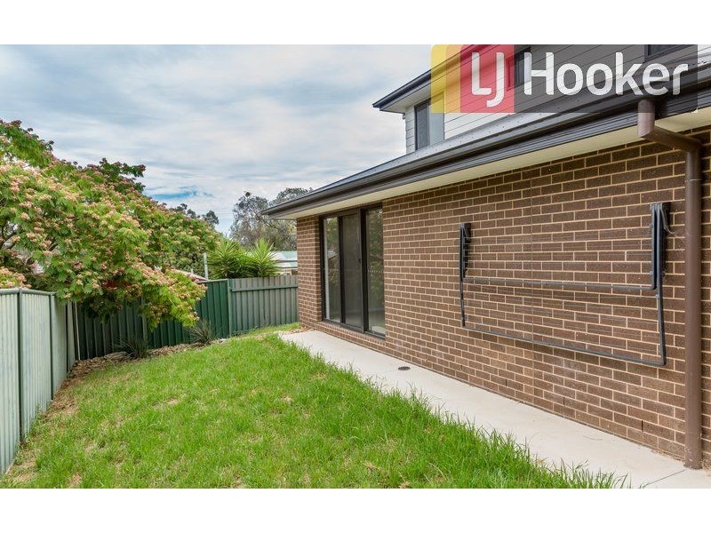 2/2 Honeysuckle Street, Thurgoona NSW 2640