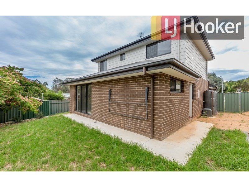 2/2 Honeysuckle Street, Thurgoona NSW 2640
