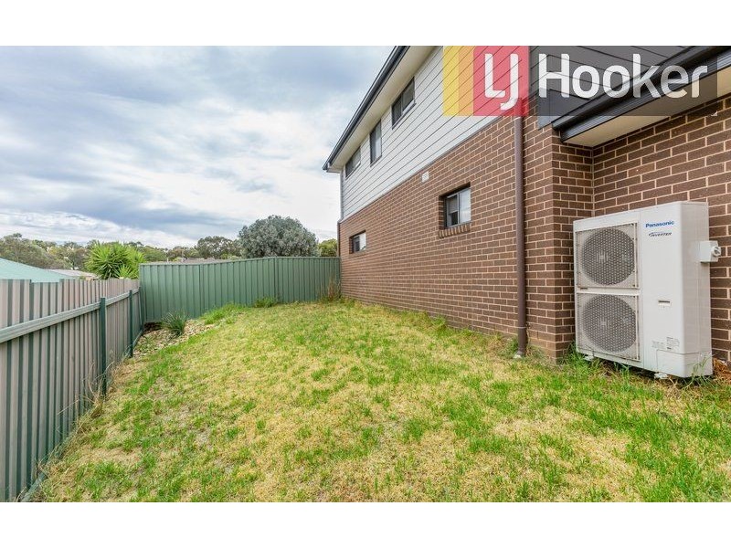 2/2 Honeysuckle Street, Thurgoona NSW 2640